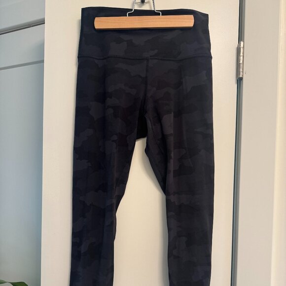 Lululemon Align HR Pant 25" in Heritage 365 Camo / Deep Coal Multi, Size 8 - Picture 1 of 4